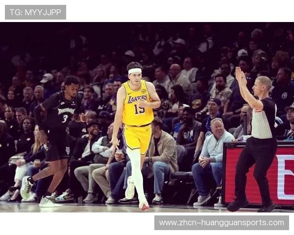 里夫斯缺阵背景下，湖人进攻体系如何调整应对