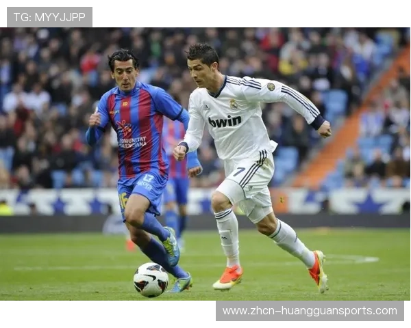 马洛卡主场5-4-1死守策略迎战塞维利亚，保级大战聚焦防线稳定性